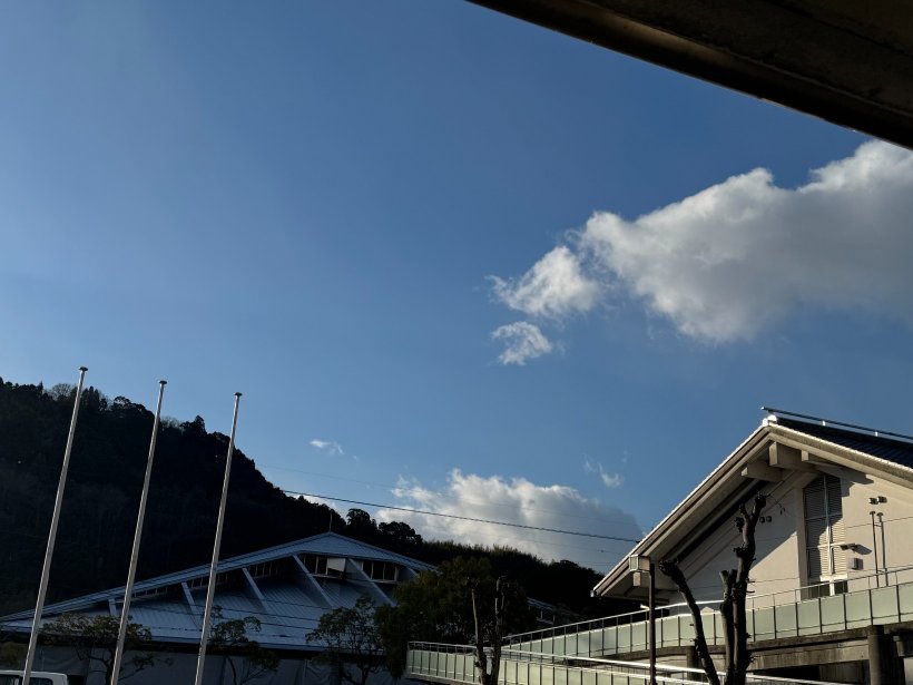 建物と空と雲
